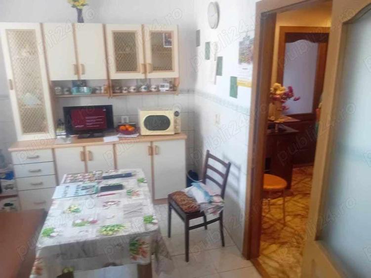 Apartament cu 3 camere decomandat în Dărmănești