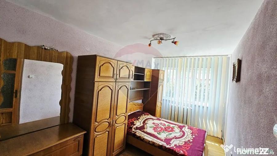 Apartament cu 4 camere decomandat în Mărăței