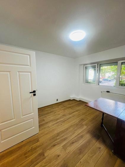Apartament cu 4 camere decomandat în Tineretului
