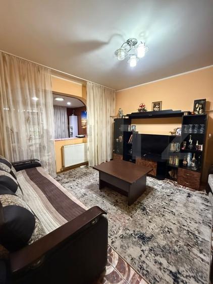 Apartament 4 camere, decomandat , 97 m2 , Micro 13 - 1