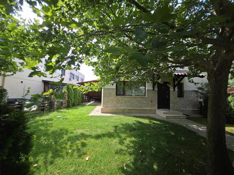 Duplex cu 4 camere cu Canalizare în 1 Decembrie