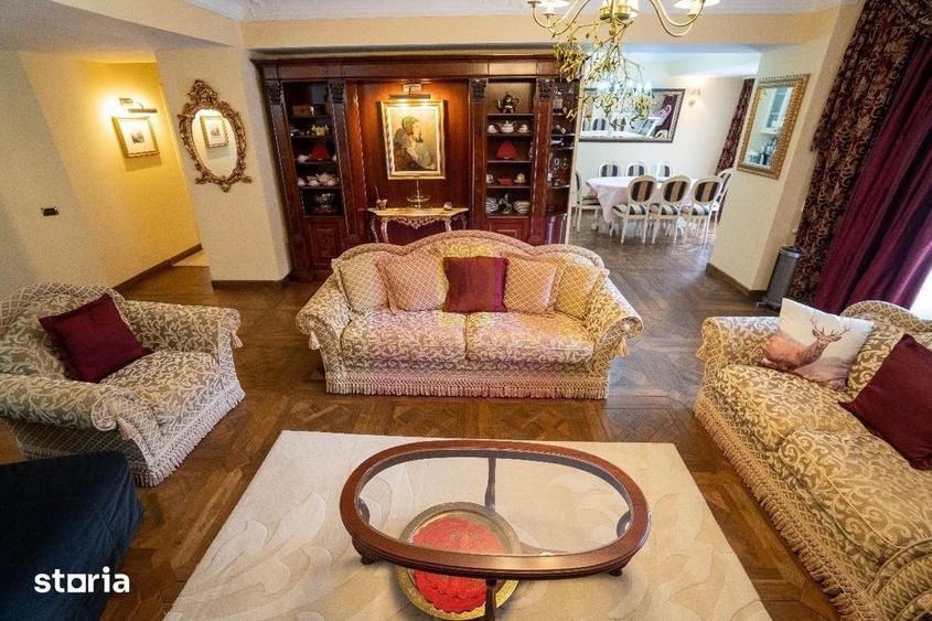 Apartament cu 4 camere decomandat în Clăbucet