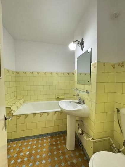 Apartament cu 3 camere decomandat, mobilat în Mioriței