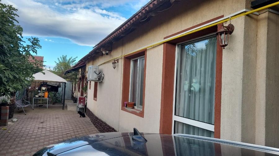 Casă individuală cu 4 camere cu Canalizare în Central