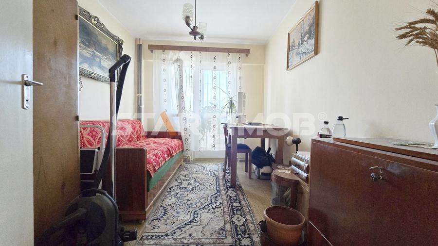 Apartament cu 3 camere decomandat în Calea București