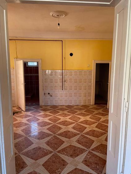 Casă cu 2 camere cu Teren 430 Mp în Semicentral