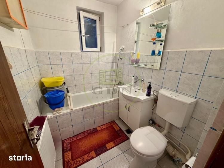 Apartament cu 3 camere semidecomandat în Brestei