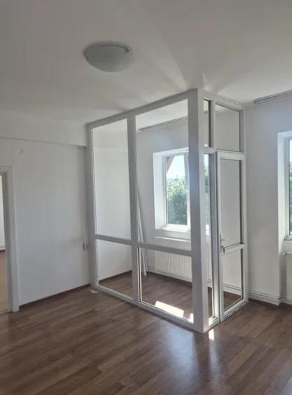 Apartament cu 2 camere decomandat în Centrul Civic