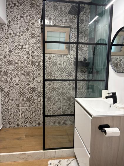 Apartament cu 3 camere semidecomandat în Faleza Nord