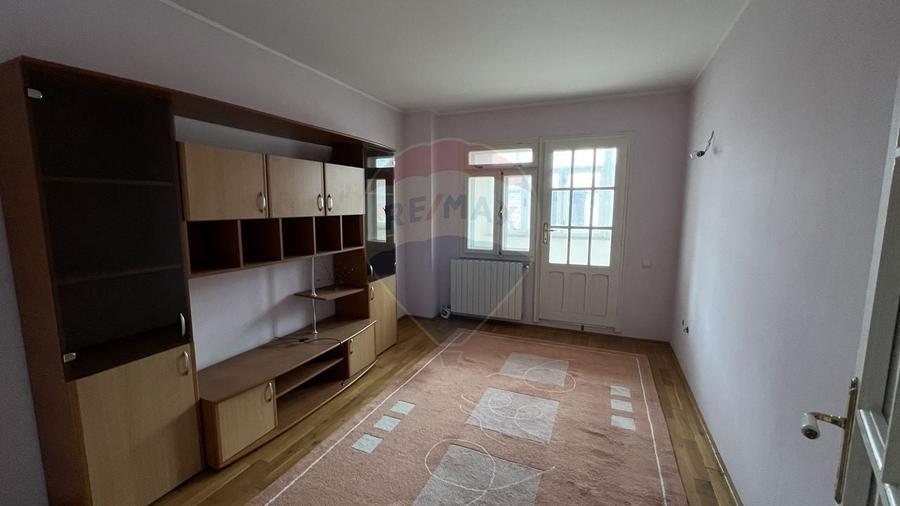 Casă cu 6 camere cu Teren 294 Mp în Gării