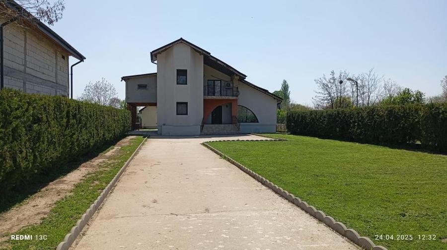 Casă individuală cu 3 camere cu Teren 2997 Mp în Ogrezeni