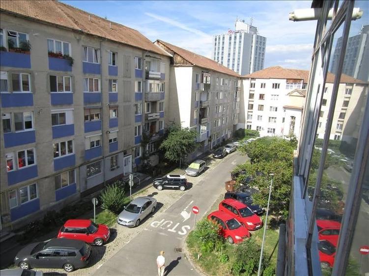 Apartament doua camere, decomandat, central , str. Noica - 13