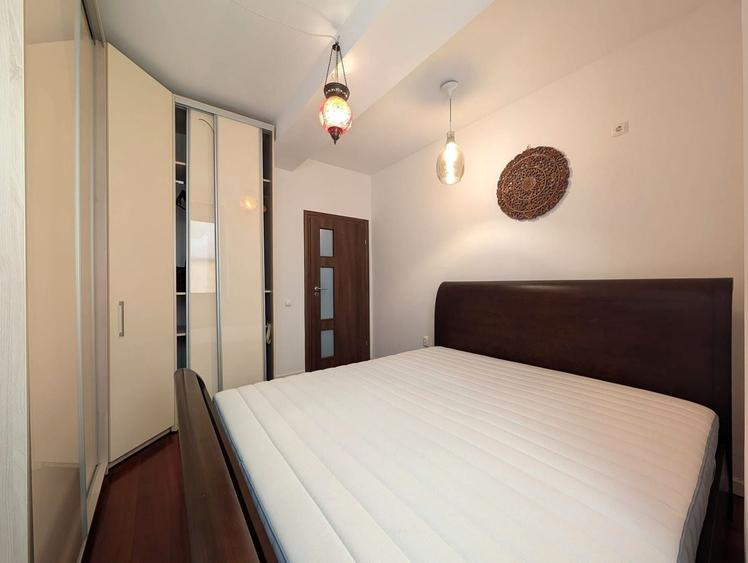 Apartament cu 3 camere decomandat, mobilat în Jiului