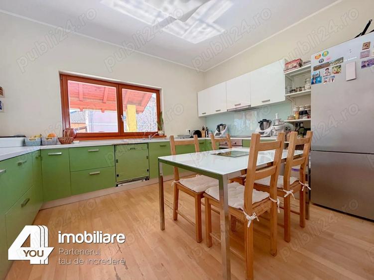 Casă cu 7 camere cu Teren 500 Mp în Aradul Nou