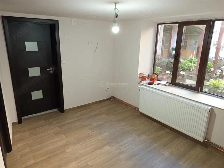 Casă cu Teren 1439 Mp în Socol
