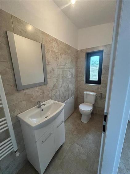 Casă individuală cu 3 camere cu Canalizare în Sânmihaiu Român
