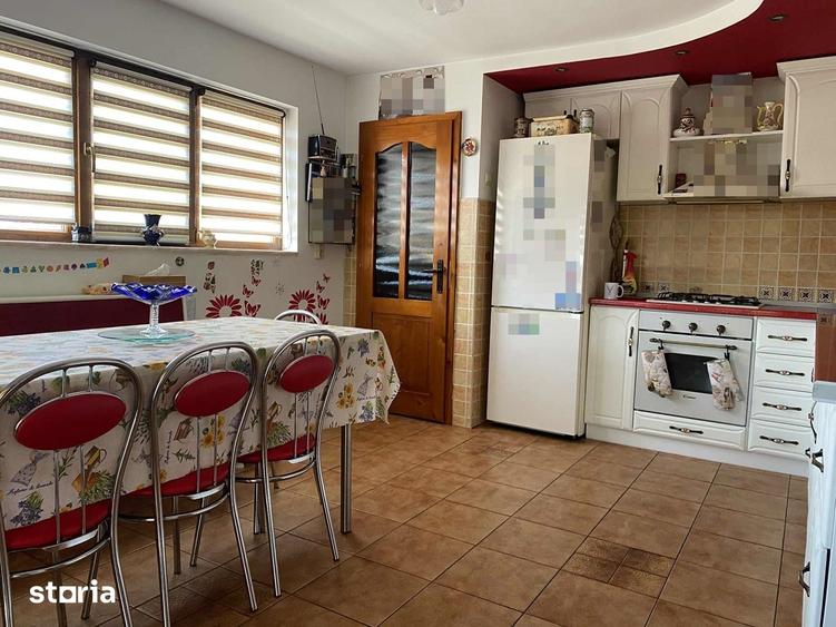Casă cu 5 camere cu Teren 1000 Mp în Central