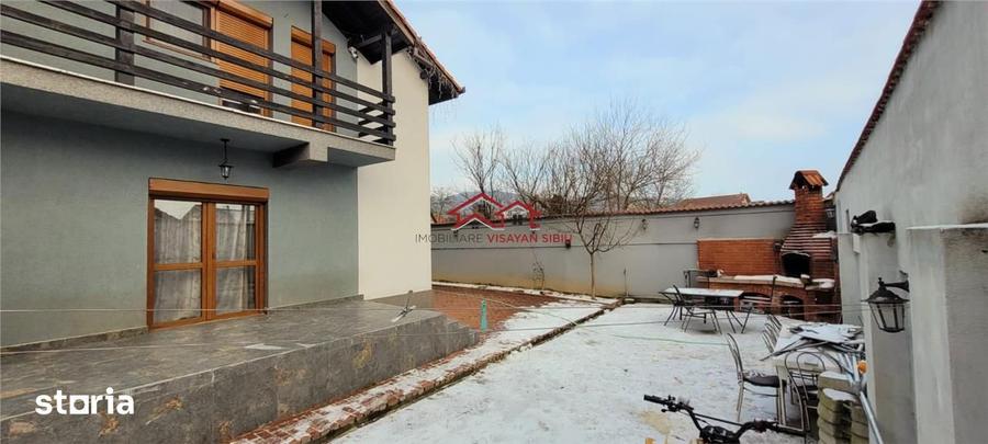 Casă cu 4 camere cu Canalizare în Central