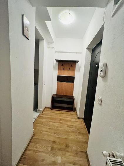 Garsonieră decomandată în Central