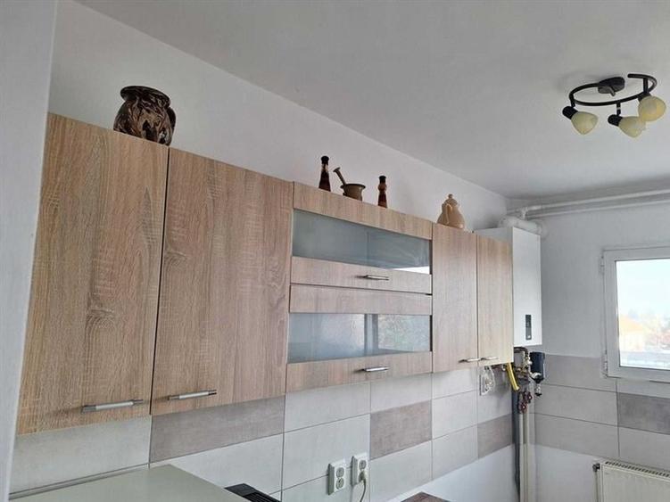 Apartament cu 2 camere semidecomandat, mobilat în Calea București