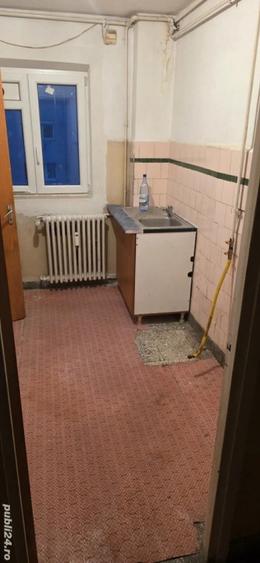 Apartament cu 3 camere semidecomandat în Titan