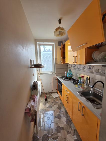 Apartament cu 4 camere semidecomandat în Drumul Taberei