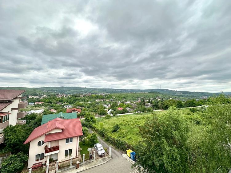 Apartament cu 3 camere decomandat în Bucium