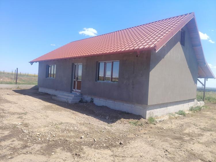 Casă cu 3 camere cu Teren 500 Mp în Șendreni
