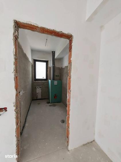 Apartament cu 3 camere semidecomandat în Băneasa