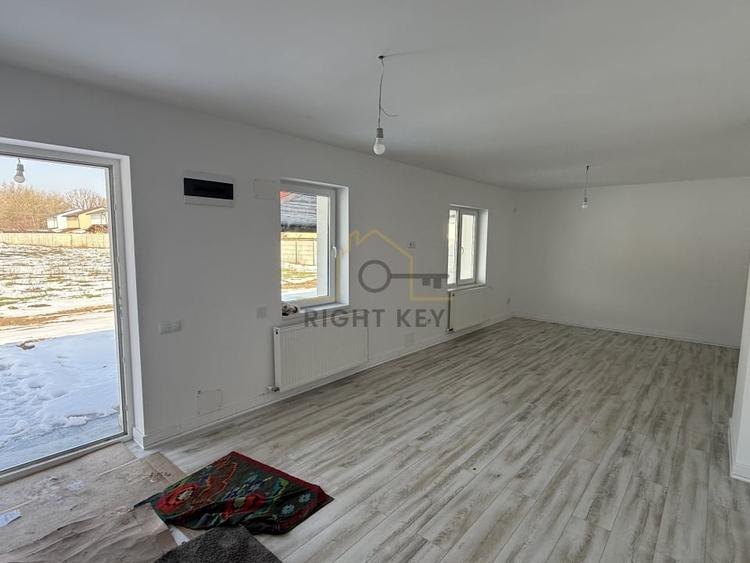 Casă individuală cu 3 camere cu Teren 358 Mp în Joița