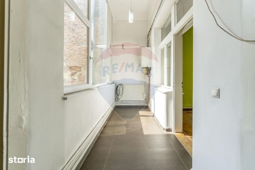 Apartament cu 4 camere în Centrul Istoric