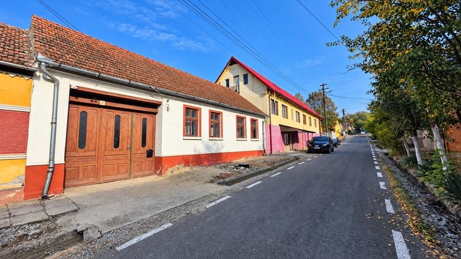Casă individuală cu 3 camere cu Teren 719 Mp în Slatina-Nera