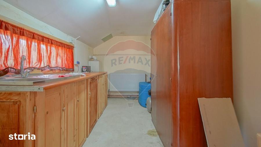 Casă cu 3 camere cu Teren 8100 Mp în Ucea