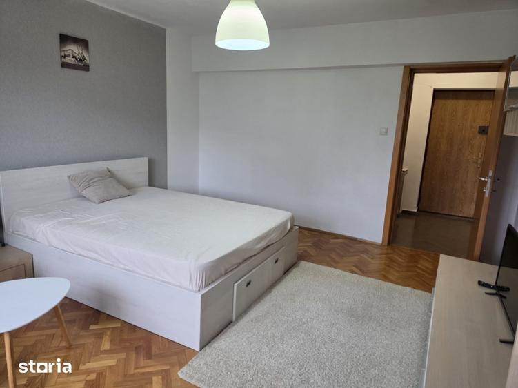 Garsonieră decomandată în Decebal