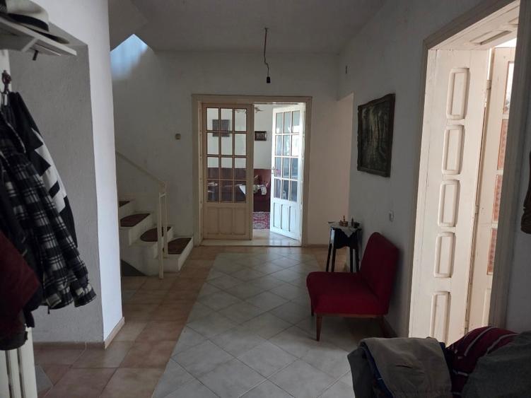 Casă individuală cu 5 camere cu Canalizare în Peciu Nou