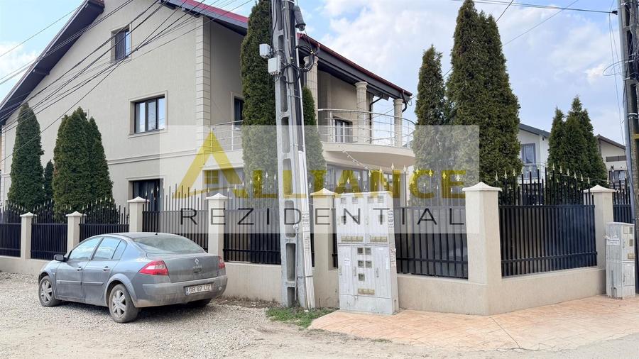 Casă individuală cu 9 camere decomandat cu Canalizare în Berceni