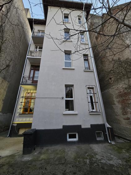 Apartament cu 4 camere semidecomandat în Armeneasca