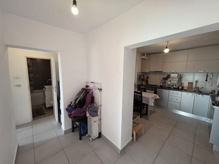 Apartament cu 3 camere decomandat, mobilat în Drumul Taberei