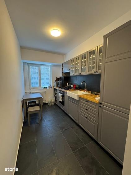 Apartament cu 3 camere semidecomandat în Grivița