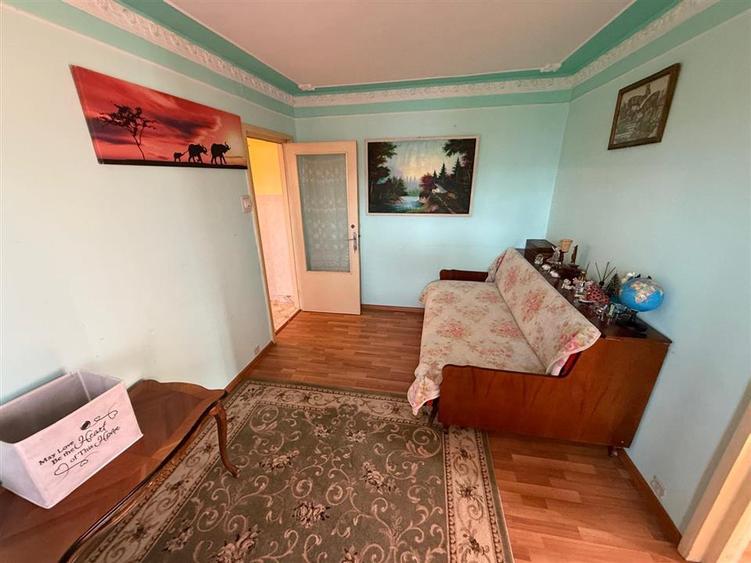Apartament cu 3 camere semidecomandat în Alexandru cel Bun