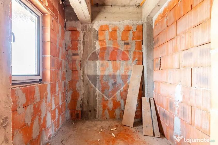 Casă cu 5 camere cu Teren 264 Mp în Central