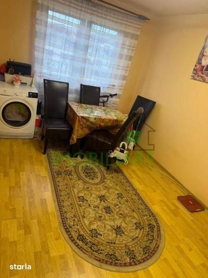 Apartament cu 3 camere semidecomandat, mobilat în Florilor