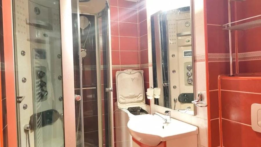 Apartament cu 3 camere decomandat în Liliacului