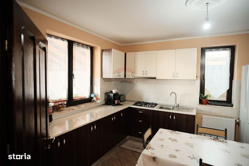 Casă cu 4 camere în Central