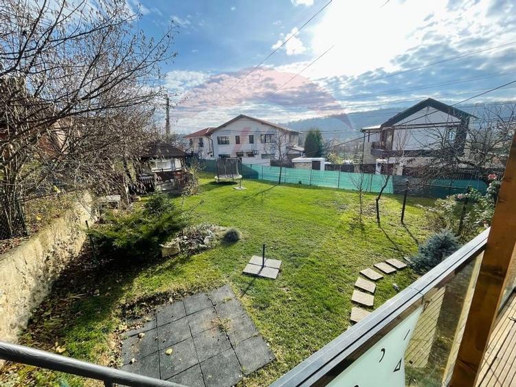 Casă individuală cu 6 camere cu Canalizare în Dâmbul Rotund