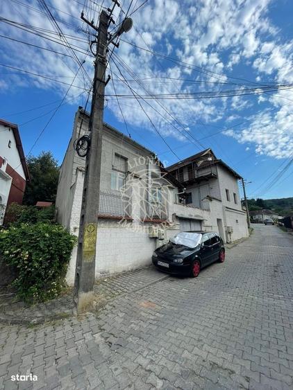 Casă cu 4 camere decomandat în Angofa