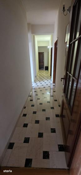 Apartament cu 4 camere în Democrației