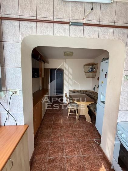 Apartament cu 3 camere decomandat, mobilat în Soarelui
