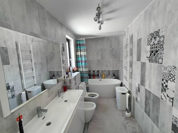 Casă cu 2 camere cu Teren 200 Mp în Rediu