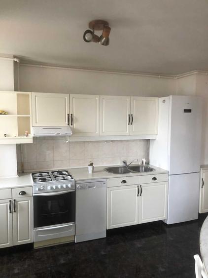 Apartament cu 3 camere decomandat în Exterior Vest